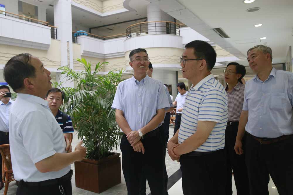 农业农村部总经济师张合成一行来我室调研