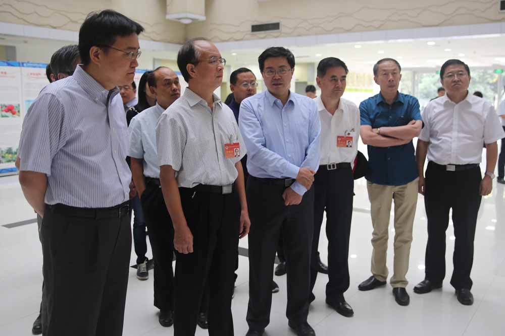 全国政协考察团一行来我室考察调研