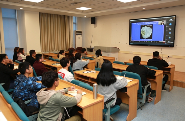 植保学院师生在线上参加大会_副本.jpg